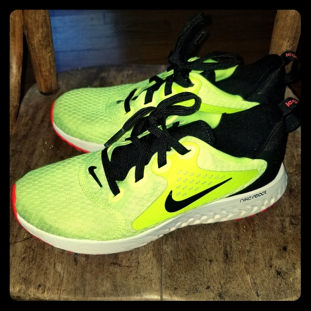 Boys Nike Legend React USsz4